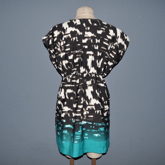 MOTHERHOOD Maternity Abstract Print Top sz M - Picture 3 of 7